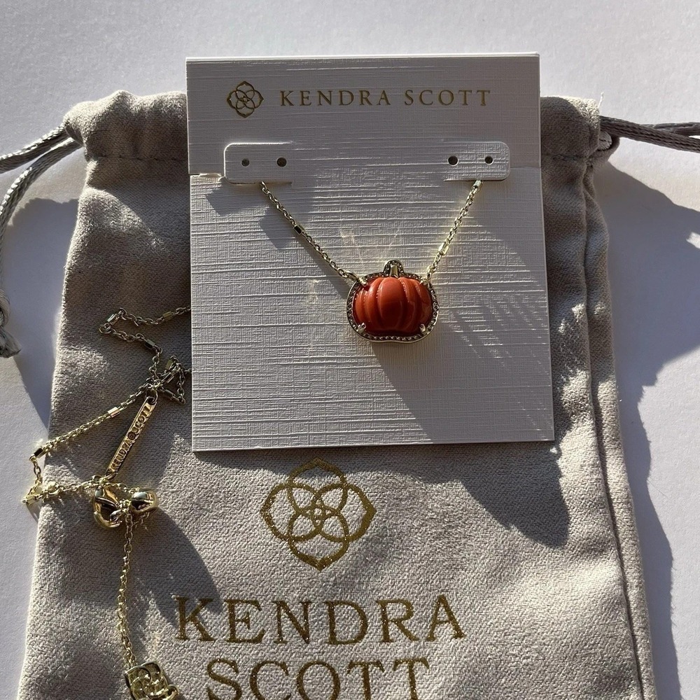 ✨🎃New Kendra Scott Pumpkin Necklace Gold Plated In Orange Mother of Pearl🎃✨
